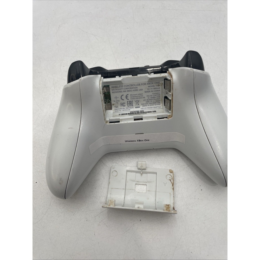 XBOX ONE WIRELESS CONTROLLER***NO BATTERY COVER BLACK & WHITE/ 1708 - Picture 4 of 4